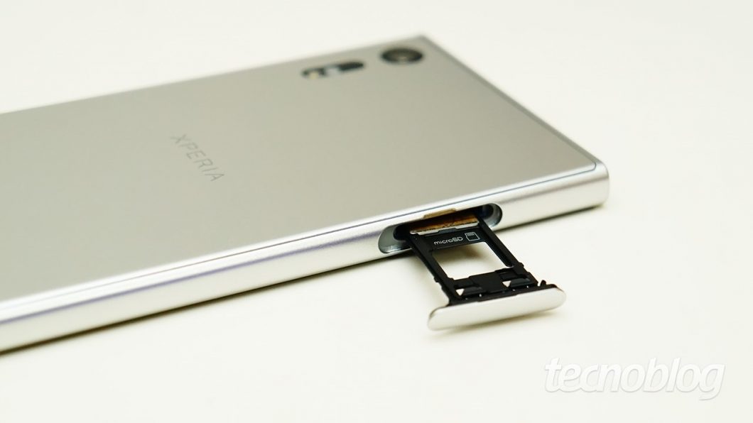 O Xperia XZ suporta microSD de até 256 GB, mas a opção de usá-lo como memória interna não está habilitada