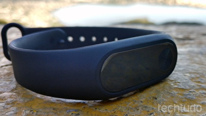 Xiaomi Mi Band 2 é uma das pulseiras inteligentes mais baratas do mercado (Foto: Elson de Souza/TechTudo)