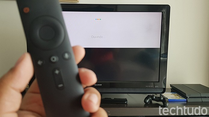 Xiaomi Mi Box tem busca por voz no controle remoto (Foto: Paulo Alves/TechTudo)