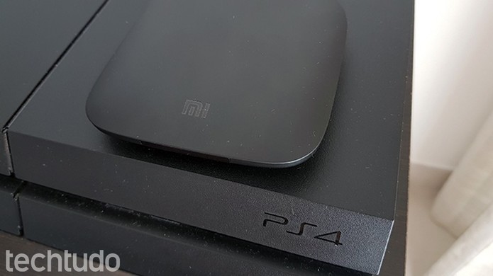 Xiaomi Mi Box tem tamanho compacto e é barato (Foto: Paulo Alves/TechTudo)