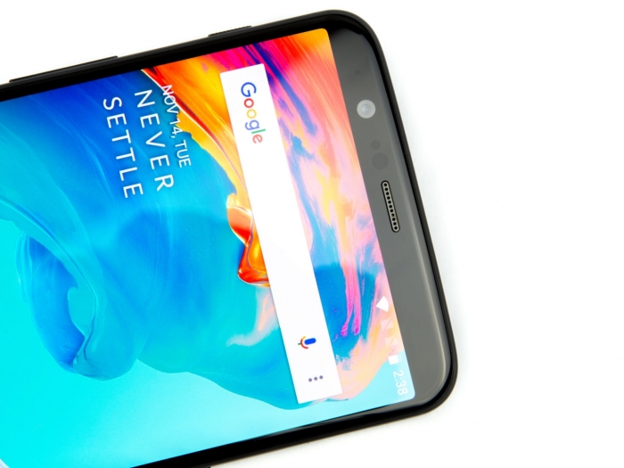 Câmera frontal do OnePlus 5T. Foto: Ars Technica