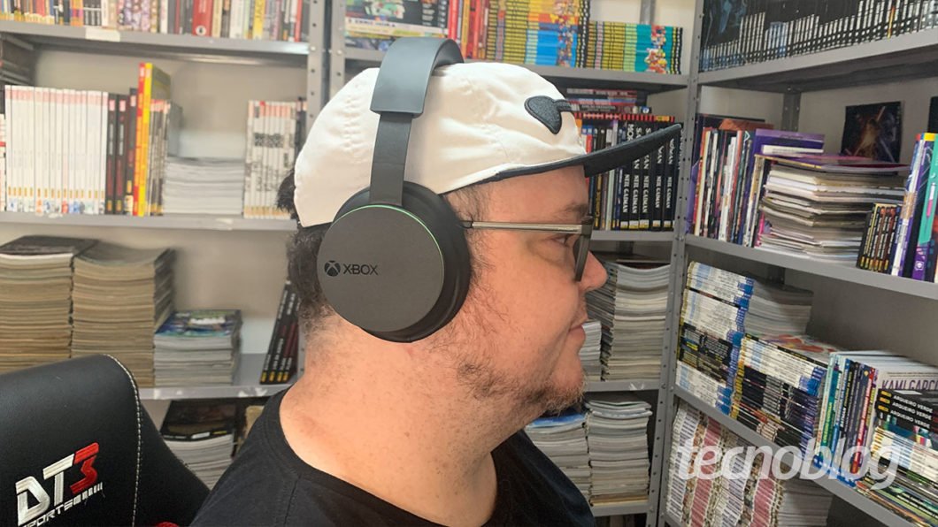 Por aqui o Headset Sem Fio Xbox foi bem confortável (Imagem: Felipe Vinha/Tecnoblog)