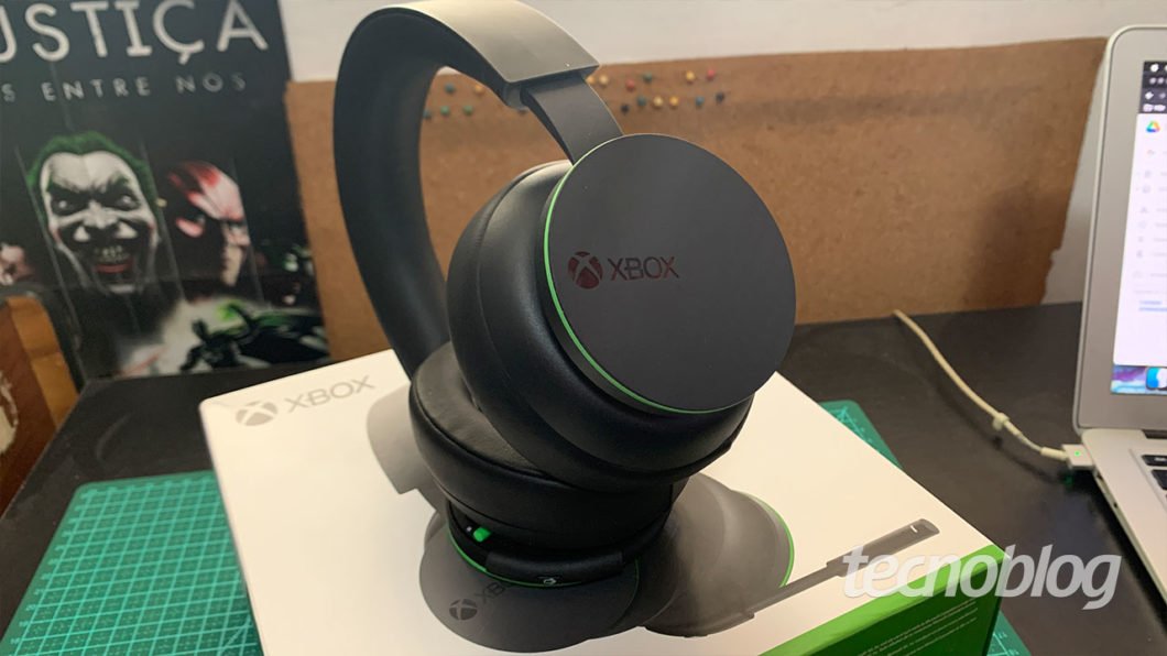 Headset Sem Fio Xbox tem bateria duradoura (Imagem: Felipe Vinha/Tecnoblog)