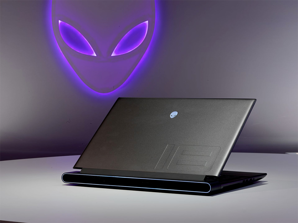 Alienware M18