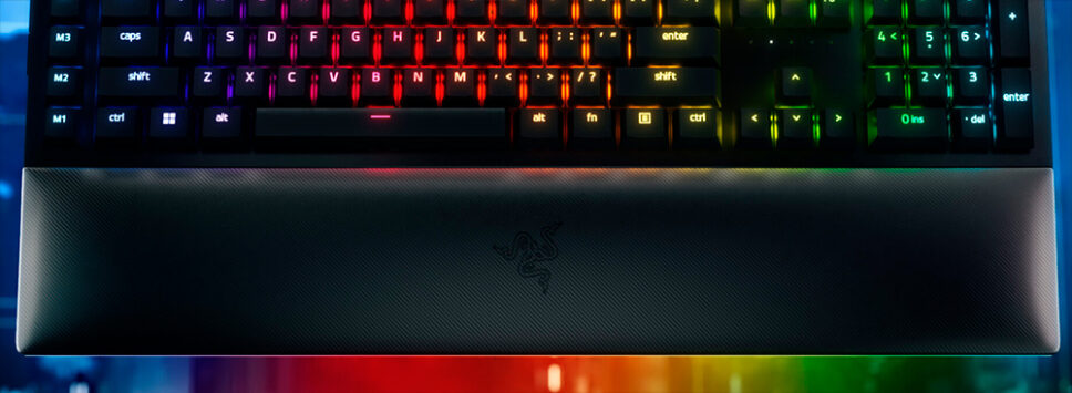 Até o suporte magnético conta com luzes Razer Chroma RGB